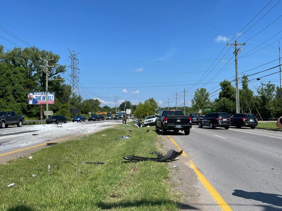 Portion of Murfreesboro Road closed in La Vergne following crash