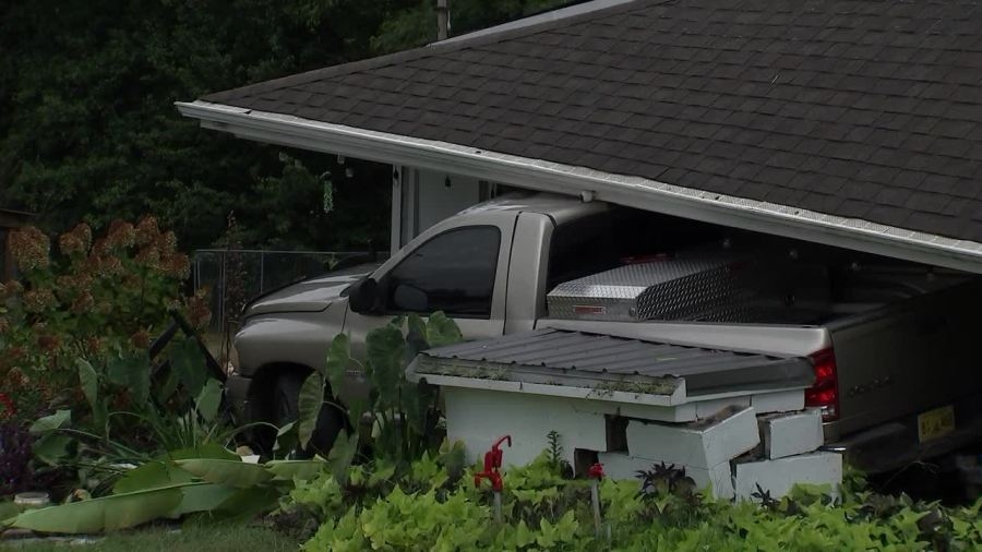 Truck crashes into Maury County home