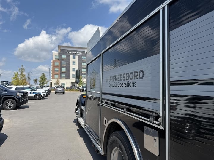 'Large police presence' at hotel under construction as Murfreesboro police search for murder, kidnapping suspect