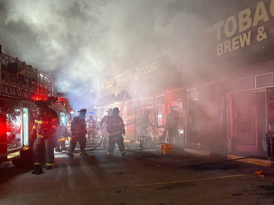 Fire crews respond to tobacco shop in La Vergne