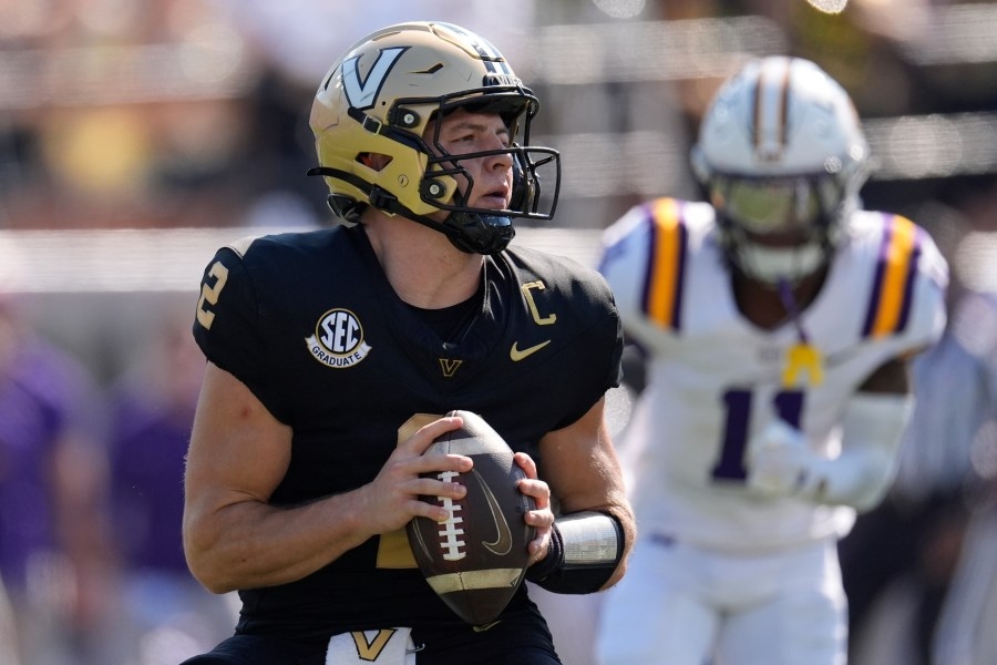 Diego Pavia accounts for 3 TDs to lead No. 17 Vanderbilt over No. 10 LSU, 31-24
